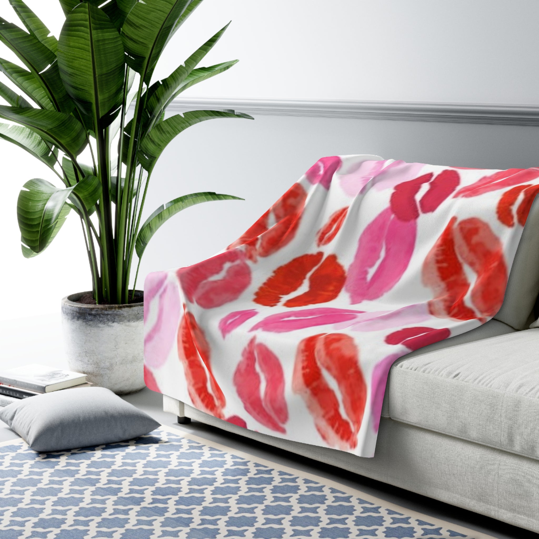 Lip Print Sherpa Blanket — Cozy Valentine’s Kiss Fleece Throw